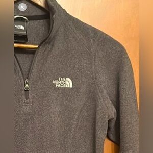 🏔️NORTH FACE women’s fleece long sleeve 3/4 zip pull over Size Women’s X-SMALL